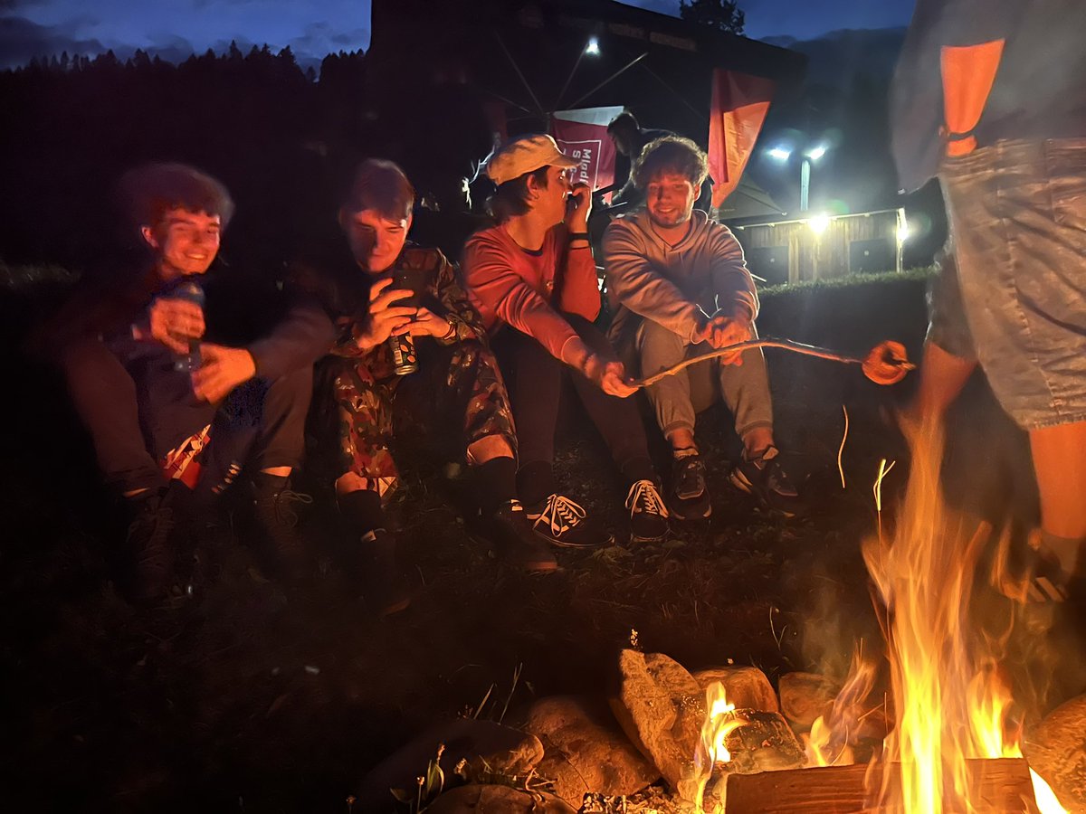 Letni Obóz 2025 🇨🇿🇵🇱 Dziękujemy <a href="/Mladi_SocDem/">Mladí sociální demokraté</a> za ugoszczenie nas w czeskim Morawsko-Śląskim kraju!

Dobra zabawa, warsztaty i rozmowy polityczne (wspaniały <a href="/ZaoralekL/">Lubomír Zaorálek</a> ) ale też górskie wędrówki⛰️ To właśnie międzynarodowa solidarność młodzieży pracującej 💪