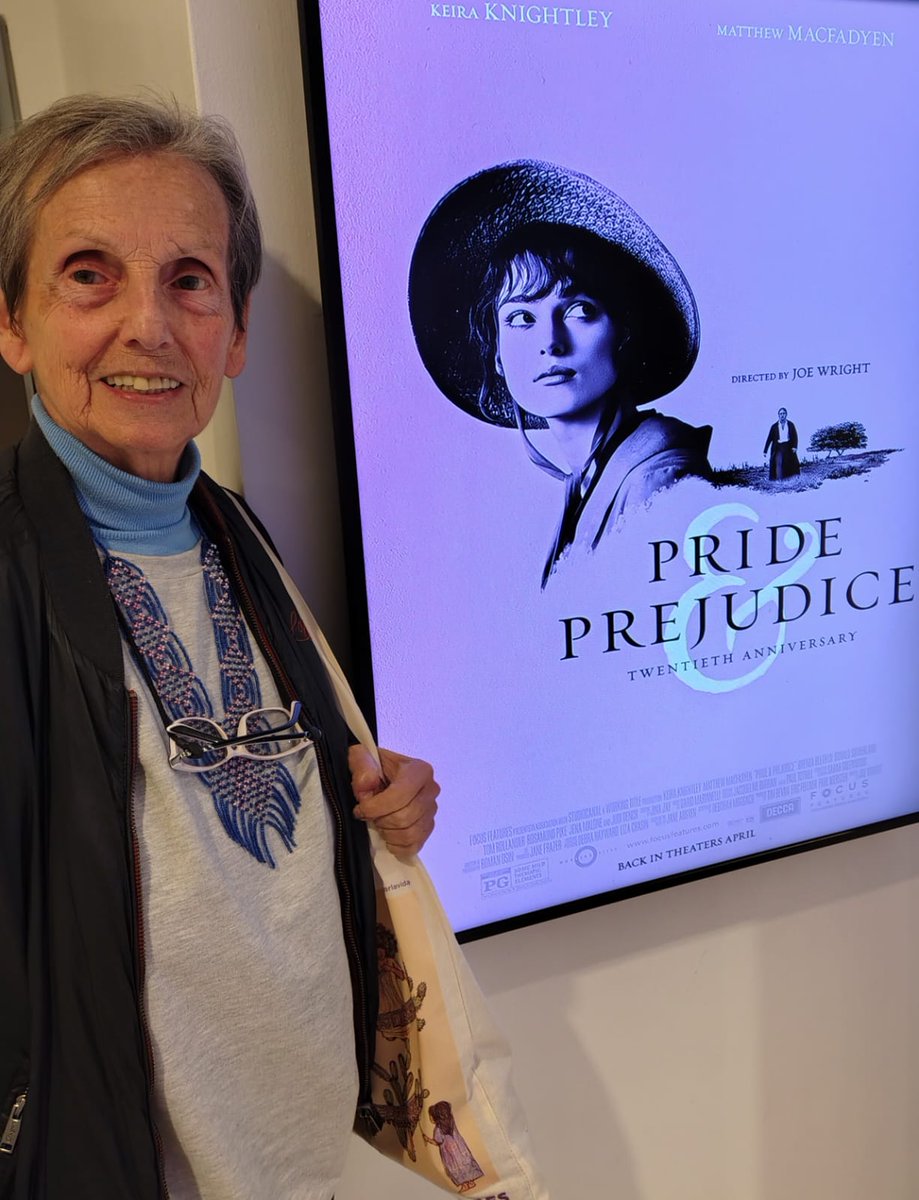 Cómo me iba a perder este clásico -casi feminista- de la gran Jane Austin. Hace 20 años se estrenó la película basada en su libro y hoy nos ofrecen una versión remasterizada. Vayan a verla!