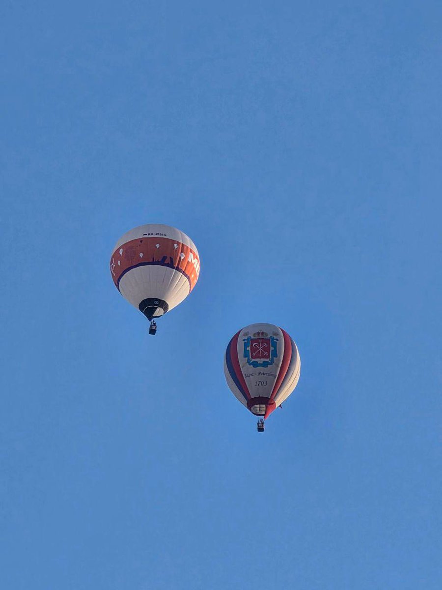 Весь город в воздушных шарах❤️‍🩹

Пусть только они и летают над небом всех людей