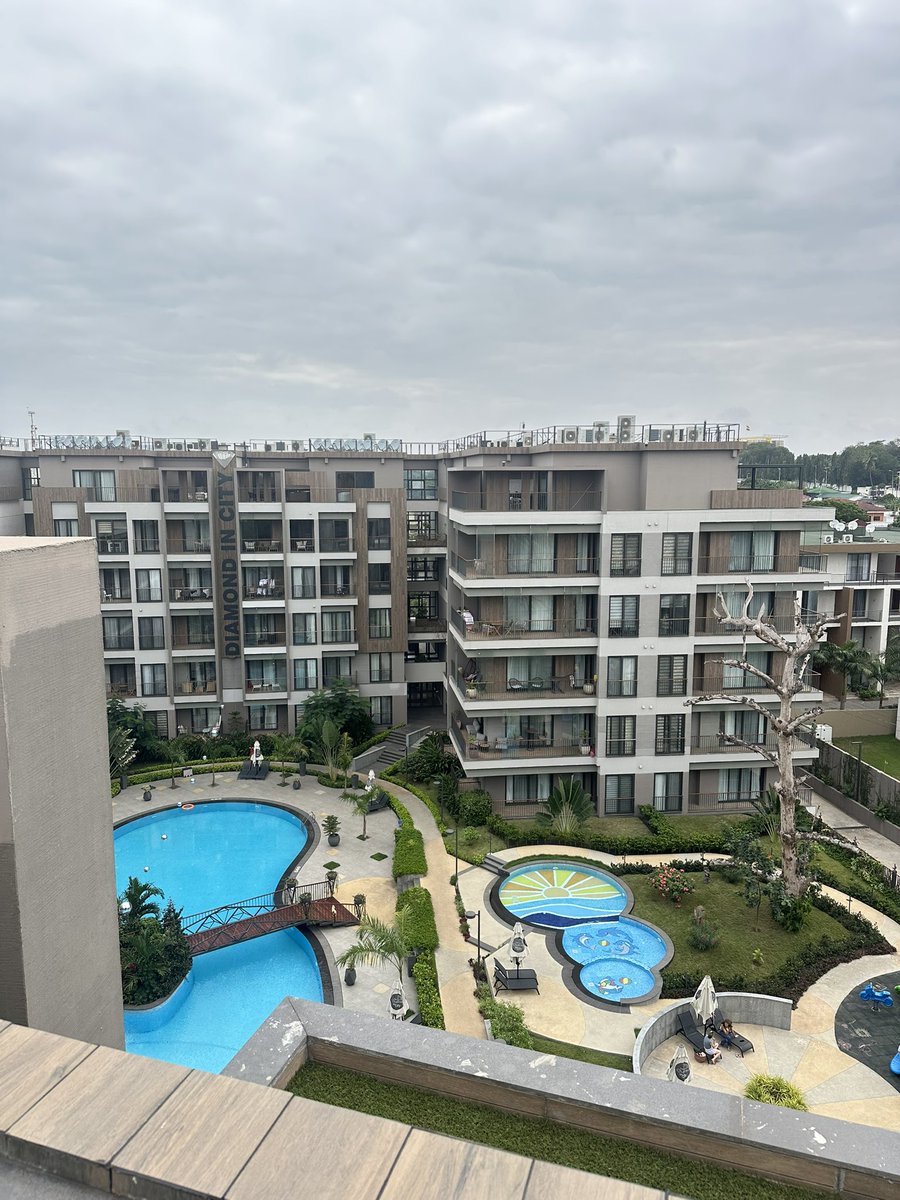 Ghana is so fineeee! 😍 Nigeria no reach. 😭