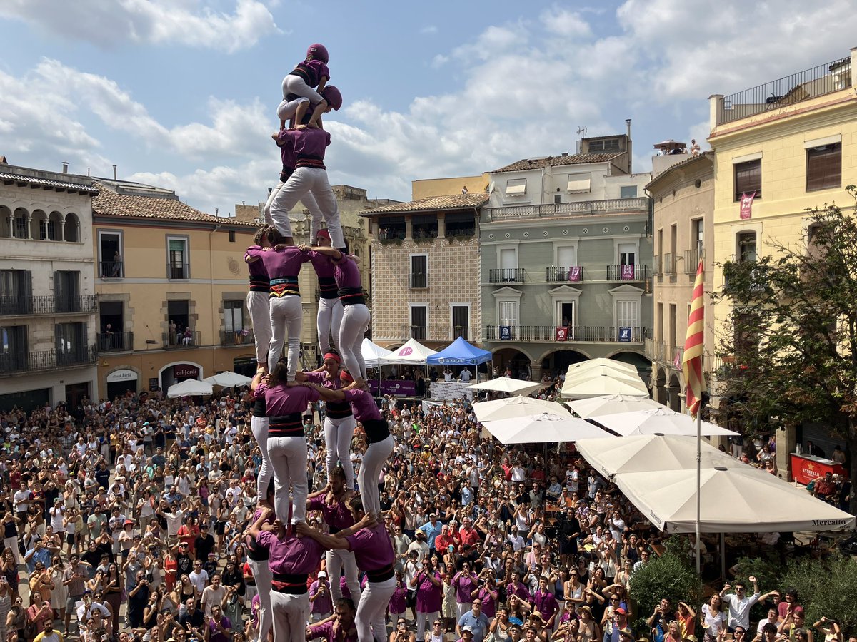 Igualada Som-hi (@igualadasomhi) on Twitter photo Vivim la Diada Castellera de Festa Major amb la plaça plena i l’actuació dels <a href="/moixiganguers/">Moixiganguers d'Igd</a> amb un 4 de 9 n folre i també amb @jovesvalls i <a href="/xiquets/">Xiquets de Reus</a>. 😍 Felicitats!! #fmigd Vivim la Diada Castellera de Festa Major amb la plaça plena i l’actuació dels <a href="/moixiganguers/">Moixiganguers d'Igd</a> amb un 4 de 9 n folre i també amb @jovesvalls i <a href="/xiquets/">Xiquets de Reus</a>. 😍 Felicitats!! #fmigd