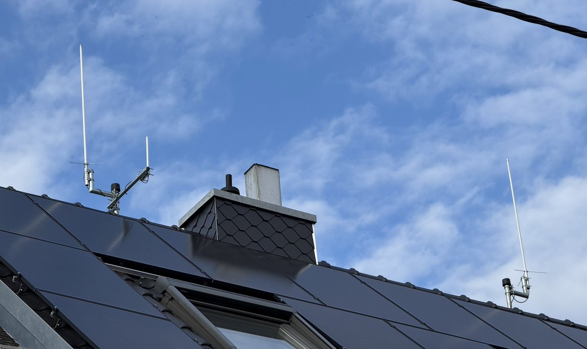 BoscoMac's tweet photo. Today I had time to set up more antennas 70cm/2m on the new roof and lay cables. 😎 https://t.co/WicLMAb15F