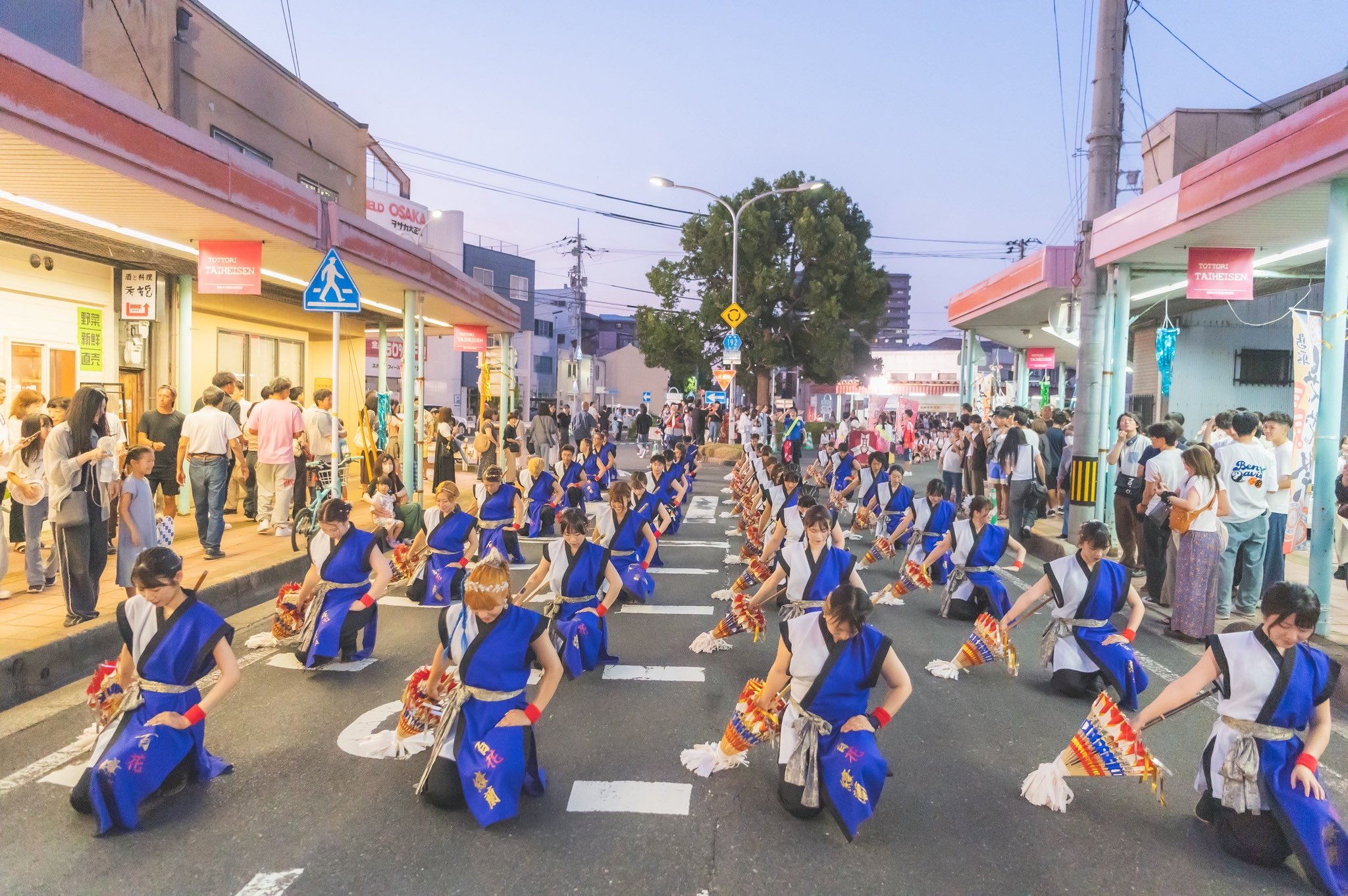 しゃんしゃん祭　踊子傘 第60回鳥取しゃんしゃん祭一斉傘踊り 日本海新聞 - YouTube