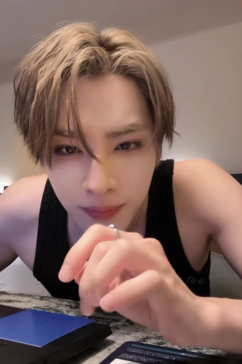 Acetylcholine_W's tweet photo. 令人疯狂的脸蛋

#シャオジュン #샤오쥔 #XIAOJUN #肖俊 https://t.co/dIfJ07qqqN
