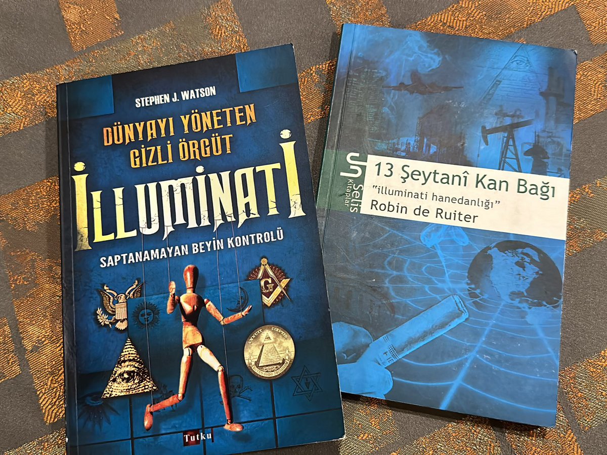 Bizler, önümüze konan gündemle oyalandığımız her an, karanlıkta bir plan işliyor; gözümüzün önünde olmayan gerçekler, yüzyıllardır arka planda sürdürülüyor…

Tapınak Şövalyeleri, güç ve sırlarla doğdu. Haçlı Seferleri'nin gölgesinde zenginleştiler. Illuminati'nin tohumları o