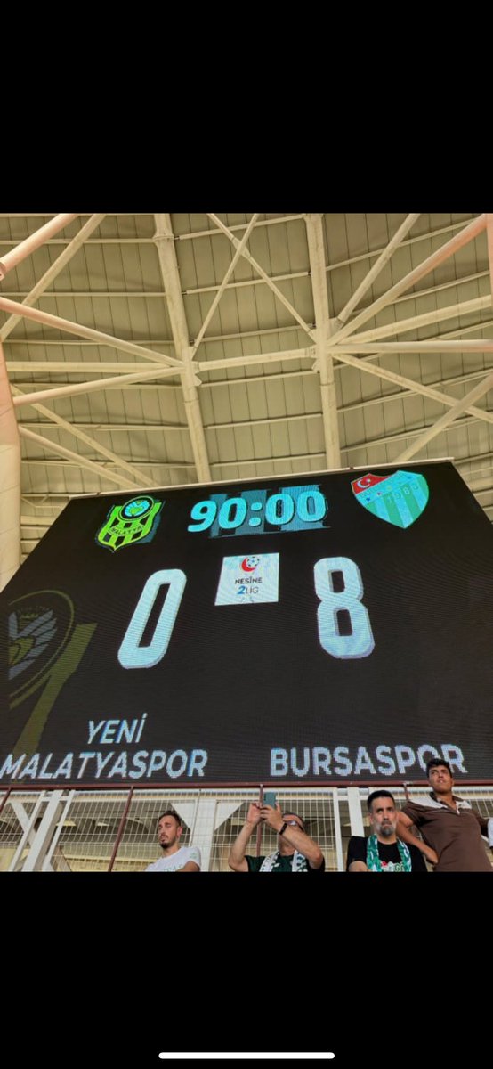 Biz aynı tribunde üzülürken kumeye diye bagırmıştınız hatırladınızmı biz geldik sktik gidiyoruz :)