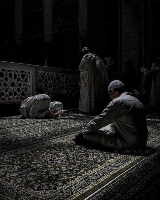 "ﻗُﻞ ﻟﻠﻔﺆﺍﺩِ ﻭإﻥ ﺗﺮﺍﻛَﻢ ﺑﺆﺳﻪُ
 ﺭﺑّﻲ ﻣﻌﻲ ﻣﻦ ﺫﺍ ﻳﻌﻴﻖ سبيلي"