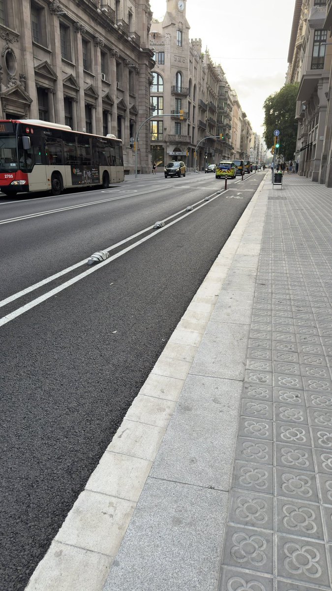 Bejn (@bigbang_freak) on Twitter photo Ovako u normalnim gradovima brinu o svojim biciklistima. Kod nas jedva da uopšte ima biciklističkih staza. Ovako u normalnim gradovima brinu o svojim biciklistima. Kod nas jedva da uopšte ima biciklističkih staza.