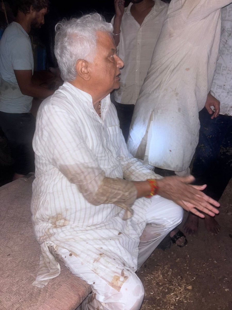 वर्तमान भाजपा सरकार में अगर सबसे समर्पित और निडर मंत्री कोई है तो वो बाबा किरोड़ी लाल मीणा जी हैं। आज बाढ़ग्रस्त क्षेत्रों में जनता की सेवा में डटे हुए हैं। याद आता है कांग्रेस सरकार का वो दौर जब अकेला बंदा पूरी सरकार की नींव हिला देता था।
 संघर्ष और सेवा यही बाबा की पहचान है।