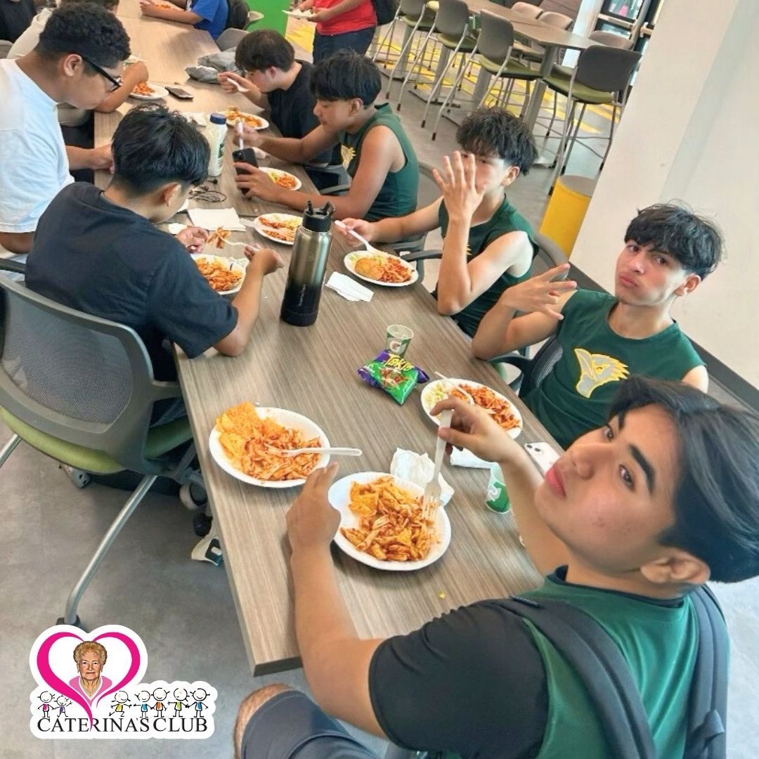 🏈🍝 We’re proud to support high school sports teams across Santa Ana Unified, Huntington Beach Union High, &amp; Anaheim Union High School Districts with the pasta power they need. 

💛Join us at our Golden Gala on October 19 to help us feed even more kids: e.givesmart.com/events/JqF/