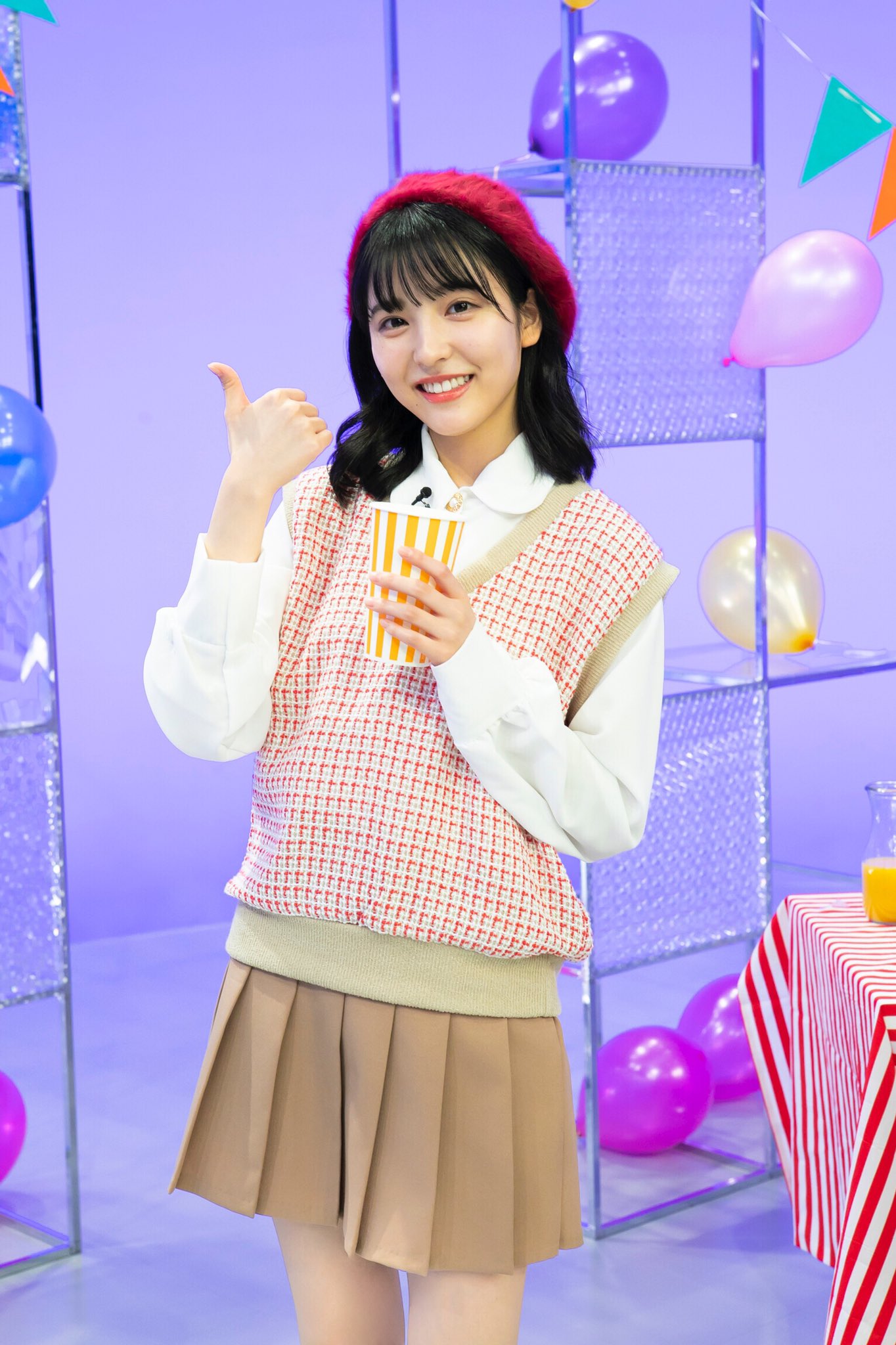 乃木坂46 - ピウイ Female singers Mai Shiraishi, Nishino Nanase and third