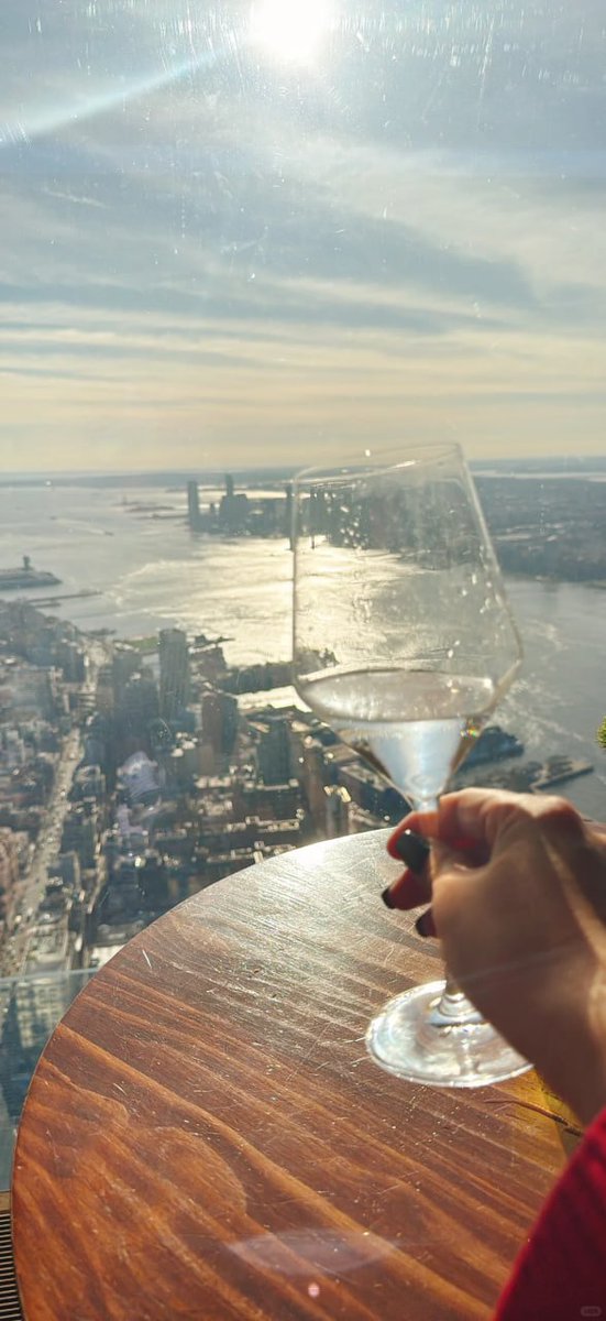 Alita962's tweet image. Lunch with a panoramic view of Manhattan! We had a truly beautiful meal at Peak restaurant on the 101st floor, "the top of New York City #topview #greatviewrestaurant #bestviewspot #beautifulrestaurant #newyorkfood