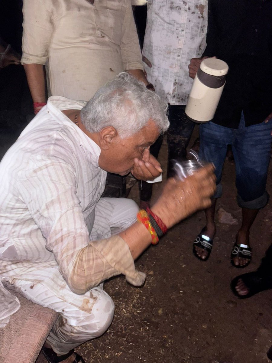 ये है डॉ. किरोड़ी लाल मीणा🔥🔥
राजस्थान सरकार में कृषि एवं आपदा राहत मंत्री।
राजस्थान में बाढ़ प्रभावित क्षेत्रों में खुद फील्ड में उतरकर राहत कार्य में जुट गए है।<a href="/narendramodi/">Narendra Modi</a> जी ऐसे आदमी की जरूरत थी राजस्थान में मुख्यमंत्री पद पर बिठाने की।<a href="/DrKirodilalBJP/">Dr. Kirodi Lal Meena</a>
#राजस्थान_के_गौरव_बाबा