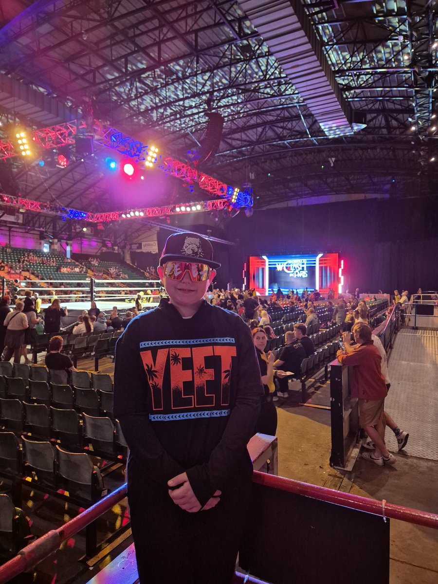 If big Jim needs a J, he is ready #WWELive #wwelivenewcastle #fatu #uce #ucey