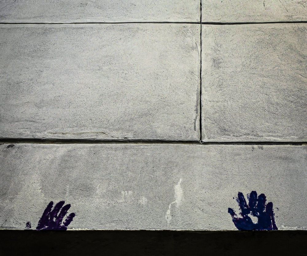 hamstergraf's tweet photo. Hands
.
.
.
#Europe #CzechRepublic  #photography #streetart #abstraction #abstract https://t.co/iQMWW4vHL4