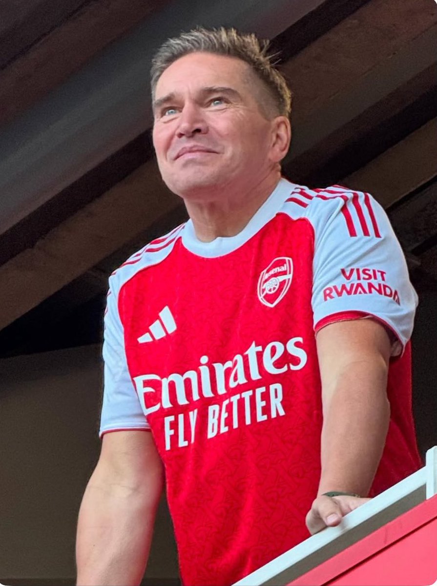 afcstuff's tweet image. Viktor Gyökeres’ father, Stefan, in attendance at the Emirates Stadium yesterday, as his son scored his first goals in the Premier League. 🥹❤️