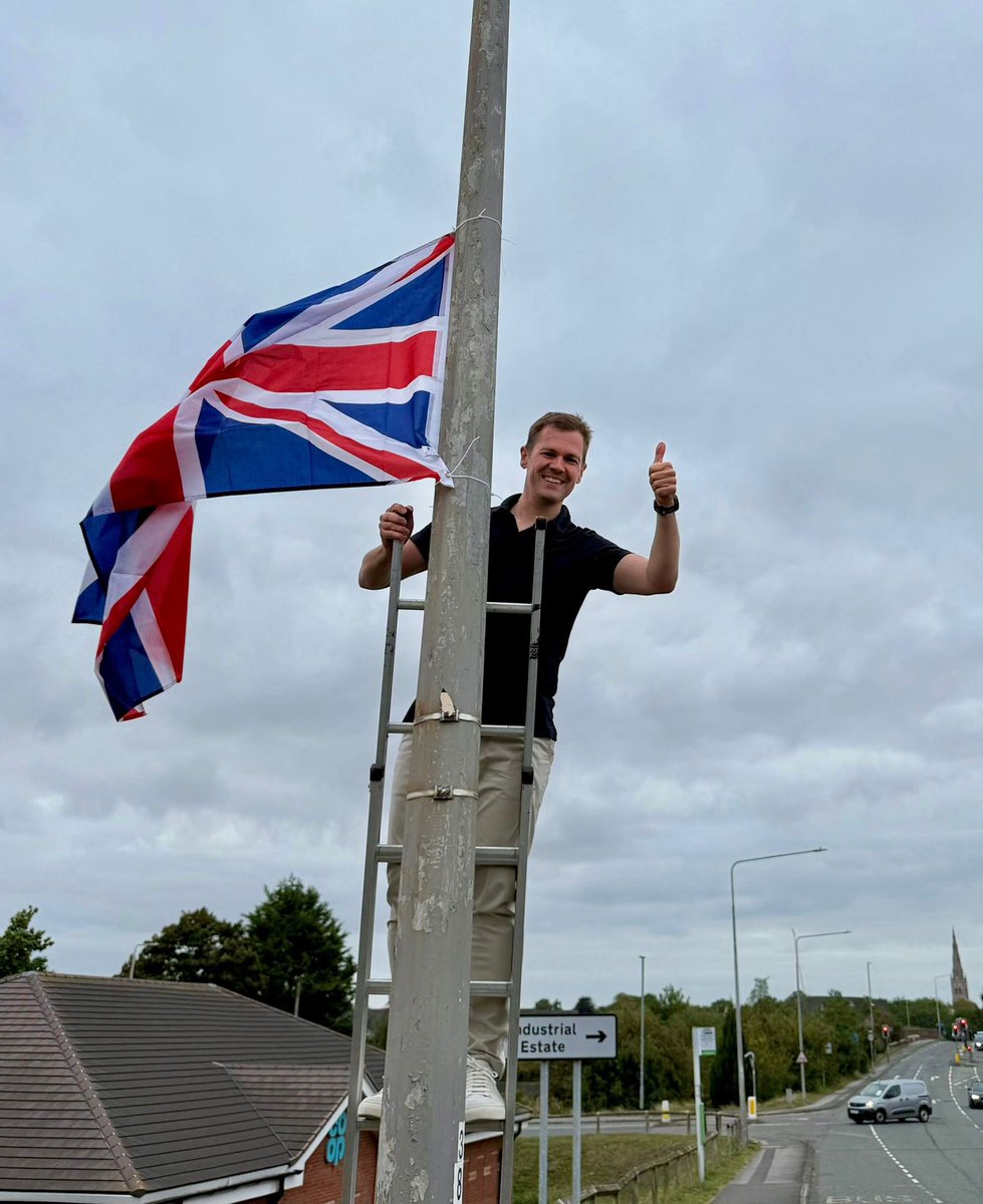 The flags are very poorly erected, much like the men putting them up. Judging by this lamppost effort, Jenrick can only get a semi at best.