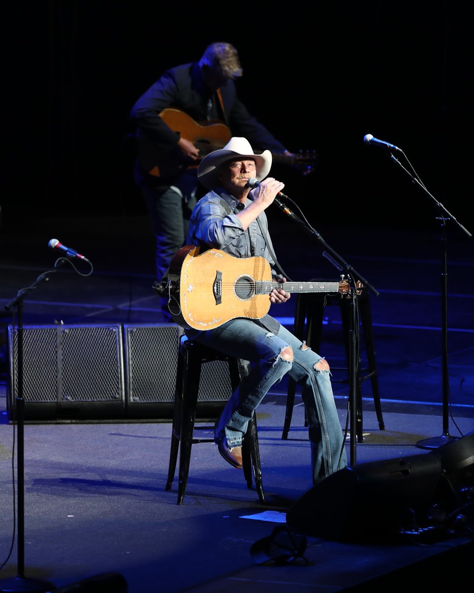 spectrumcenter's tweet photo. Throwback to 6️⃣ years ago today celebrating Alan Jackson’s show at Spectrum Center‼️
Comment below if you were there ⬇️ ⬇️
#spectrumcenter #clt #704 #2019
📸@GoPhotographer https://t.co/LdxV827xhh