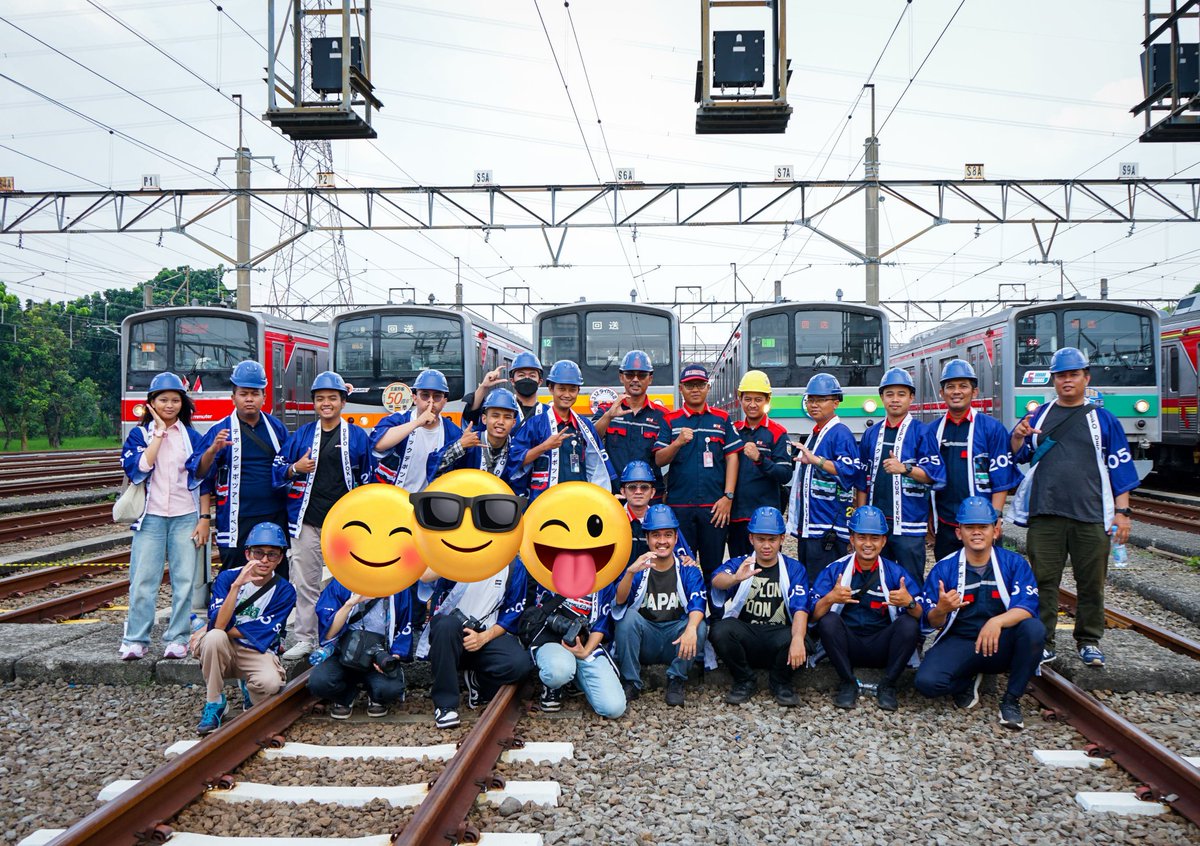 これらは、このイベントを成功に導いた舞台裏の人々です。

これらは
- 10 ジャカルタのいくつかのRAILFANSコミュニティの地元ファン
- 3 RAILFANS 日本
- そして、このイベントをサポートし、成功に導いてくれたKCIスタッフ全員

Terima kasih banyak 🙏🙏

#DEPO_DEPOK_TOUR_EVENT