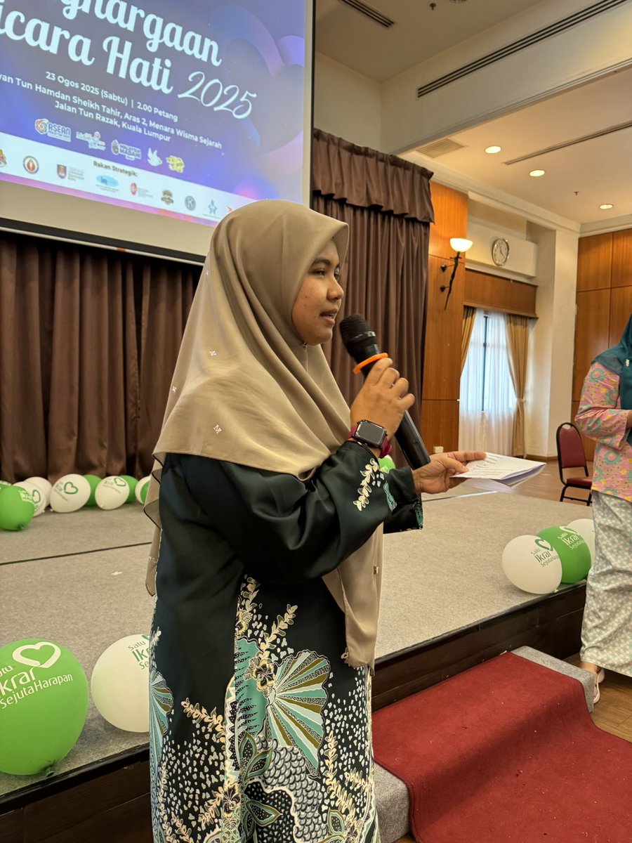 dermaorgan's tweet photo. Berakhir sudah Minggu Kesedaran Pendermaan Organ yg diakhiri dgn majlis Bicara Hati iaitu penghargaan kepada keluarga penderma organ. Tahukah anda seramai 1022 penderma organ dan tisu di Malaysia. Terima kasih ahli keluarga yg beri keizinan! https://t.co/P7c60mhNJT