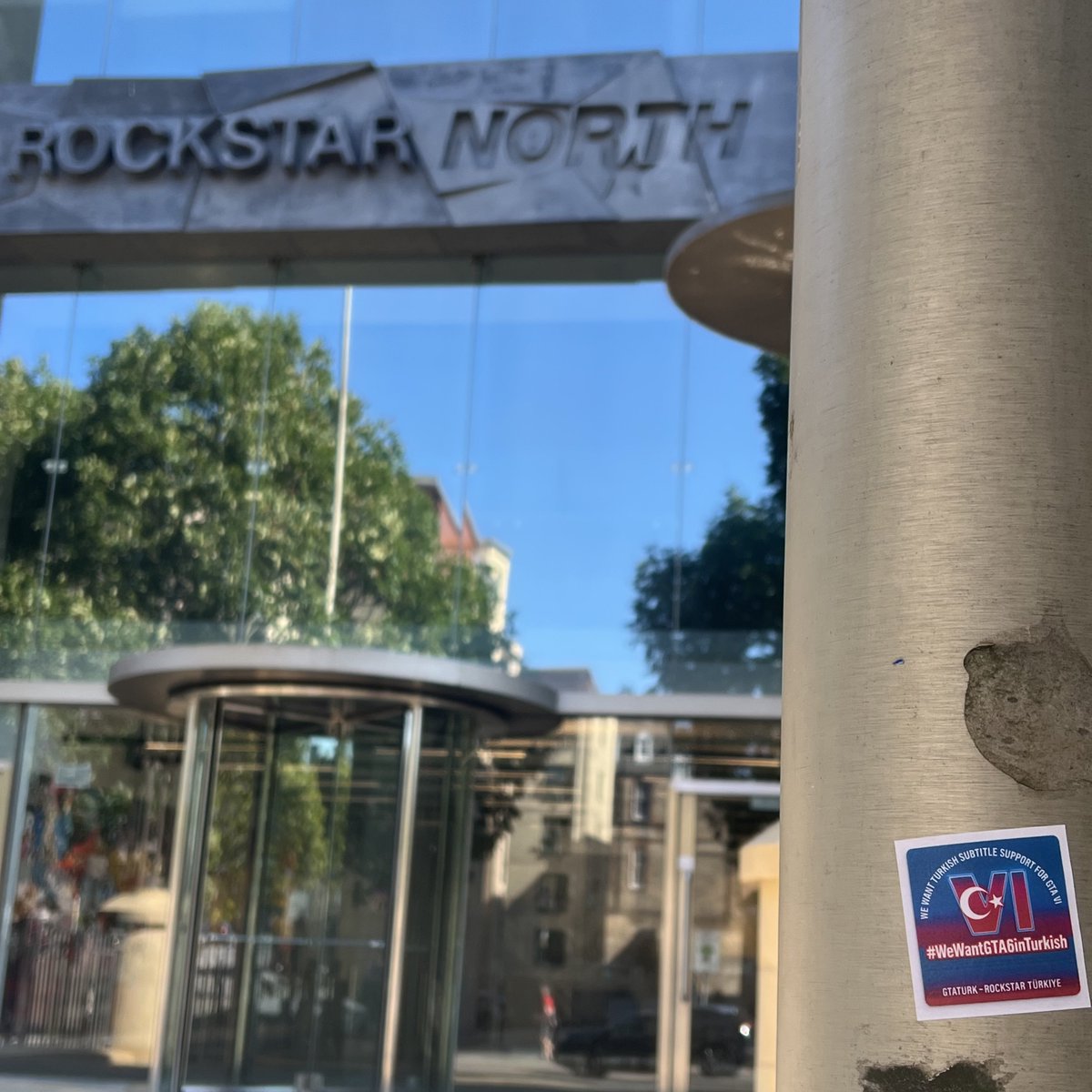 20 yıllık tarihimizde Türk oyuncuları temsil etmek üzere Rockstar Games ile New York ofislerinde görüşen, <a href="/rockstarturk/">Rockstar Türkiye</a> ile birlikte tanınan tek Türk GTA topluluğu olduk.

Bu zamana kadar biriktirdiğimiz tüm bağlantıları kullandık, Take-Two ve Rockstar’daki tüm kapıları çaldık,