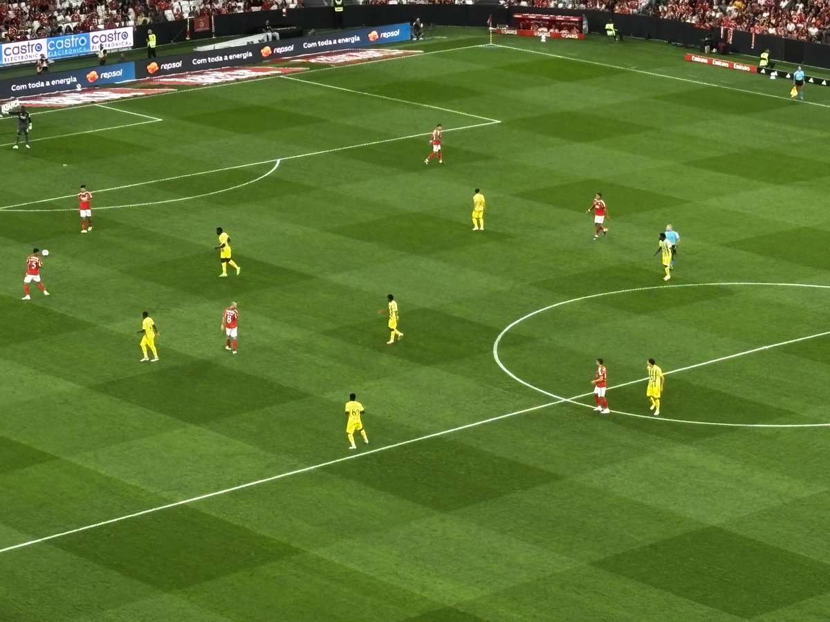 95% pass rate at Benfica away &amp; in an unfamiliar role , A couple of great chances creates and not just 2 yard taps.  He can play anywhere.  Thats the post.  Shame he had to come off . 🔰🇮🇪💚 #fansoftheimvisbleman #joehodge