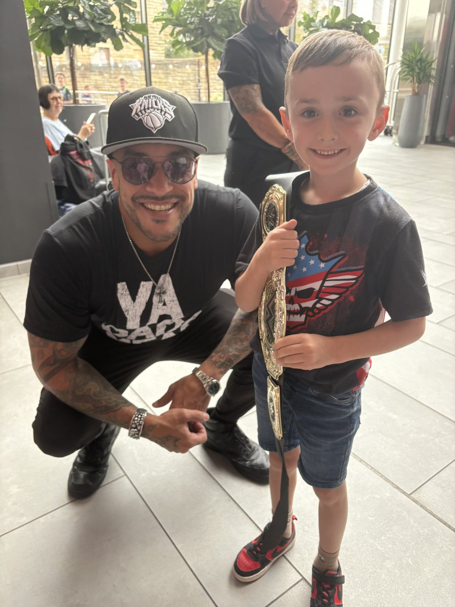 #WWENewcastle Henry meets his idol Damien Priest