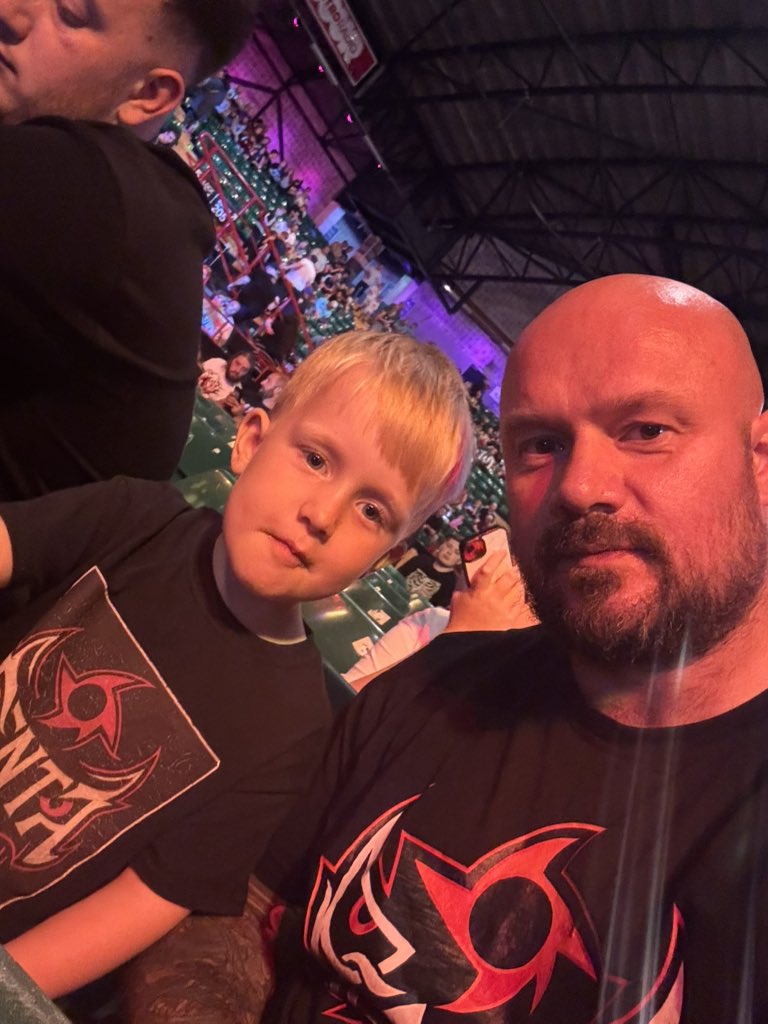 JohnTheBomb_FIT.4💣 (@thebigbadbomb) on Twitter photo Zero Miedo
#wwenewcastle Zero Miedo
#wwenewcastle