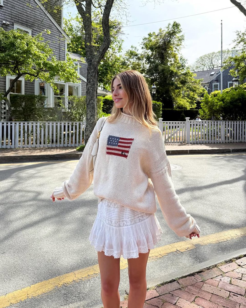 LilyWalker0's tweet photo. In this sunshine, I am not just a girl – I am a believer in a greater America with Trump.

We rise by standing for what we believe in. 💪✨
#Trump2024 #MAGA #WomenForTrump #KeepAmericaGreat #PatriotStyle #FaithAndFreedom #AmericanGirl https://t.co/mYnf8A890e