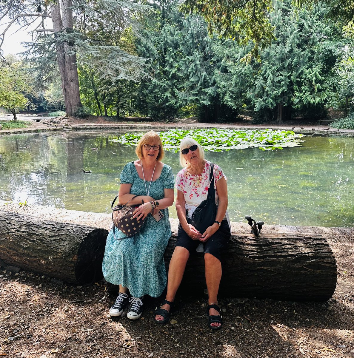 ady_hanson's tweet image. The icing on the cake of a wonderful week with Nicky and the family

A roast dinner and a walk along the river in Oxford 

Time for the cherry on top

Seeing Oxfords finest @suspiretheband at @TheBullingdon 

💜🎶