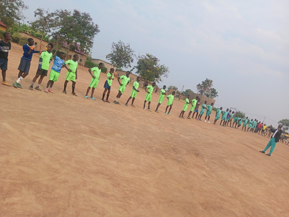 GashoraYouthCouncil (@gashoranyc) on Twitter photo Uyu munsi mu murenge wa @Gashora urubyiruko rwitabiriye umukino w'umupira w'amaguru wahuzaga utugari twa Biryogo na Kagomasi ( Biryogo cell vs kagomasi cell) ndetse Urubyiruko rwahawe ikiganiro kijyanye na siporo.
<a href="/BugeseraDistr/">Bugesera District</a>
<a href="/bugeserayouth/">๐๐๐ด๐ฒ๐๐ฒ๐ฟ๐ฎ ๐ฌ๐ผ๐๐๐ต ๐๐ผ๐๐ป๐ฐ๐ถ๐น</a> Uyu munsi mu murenge wa @Gashora urubyiruko rwitabiriye umukino w'umupira w'amaguru wahuzaga utugari twa Biryogo na Kagomasi ( Biryogo cell vs kagomasi cell) ndetse Urubyiruko rwahawe ikiganiro kijyanye na siporo.
<a href="/BugeseraDistr/">Bugesera District</a>
<a href="/bugeserayouth/">๐๐๐ด๐ฒ๐๐ฒ๐ฟ๐ฎ ๐ฌ๐ผ๐๐๐ต ๐๐ผ๐๐ป๐ฐ๐ถ๐น</a>