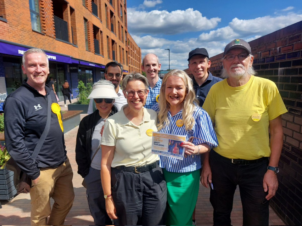 juliacambridge1's tweet image. 🗳 West Hampstead is all to play for on Thursday 28th ✉ 
It was a pleasure to join candidate Janet Grauberg &amp;amp; Assembly member Gareth Roberts to talk with voters.

Janet has simply spent 35 years steeped in the community, recognised with an OBE this year. #votelibdem 🔶️