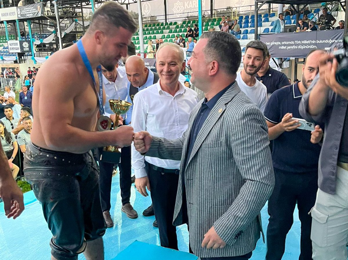 📍Kurtdereli Er Meydanı 

MHP Balıkesir İl Başkanımız Niyazi TUNÇ, Karesi İlçe Başkanımız Mustafa BİLSEM, Belediye Meclis Üyelerimiz, İl ve İlçe Yönetim Kurulu Üyelerimiz ile birlikte; 

65. Geleneksel Kurtdereli Mehmet Pehlivan Yağlı Güreşlerindeyiz. 

65.Kurtdereli Mehmet