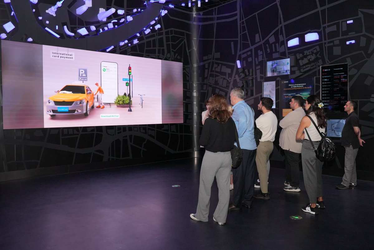 ChinaEmbTurkiye's tweet image. Our explorers journeyed to #Tencent, one of China's tech giants. From cutting-edge digital solutions to visionary applications, they witnessed how technology shapes the future.