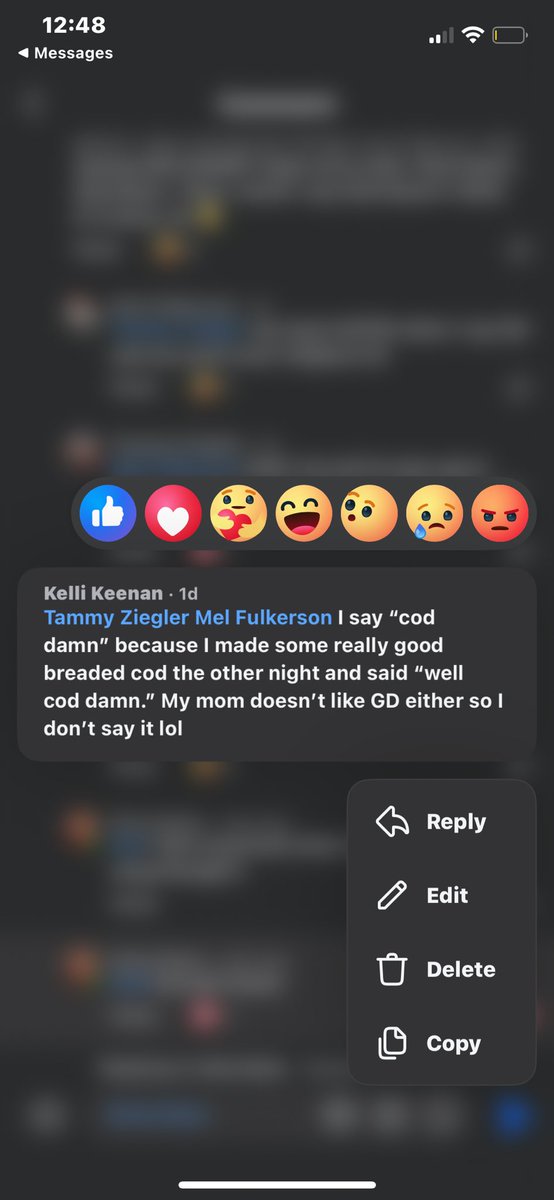 kellithrya's tweet image. Wonder how @machinegunkelly would feel knowing about my replacement lyrics and that now my friends are also yellin’             🐠-damn!