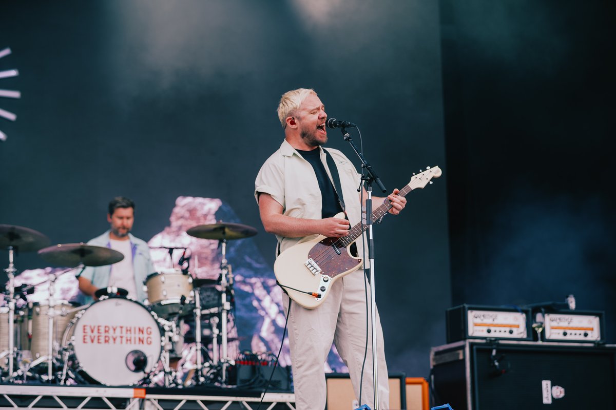 allpointseastuk's tweet photo. They gave us everything!
#AllPointsEast #EverythingEverything https://t.co/PIr7rBil5h