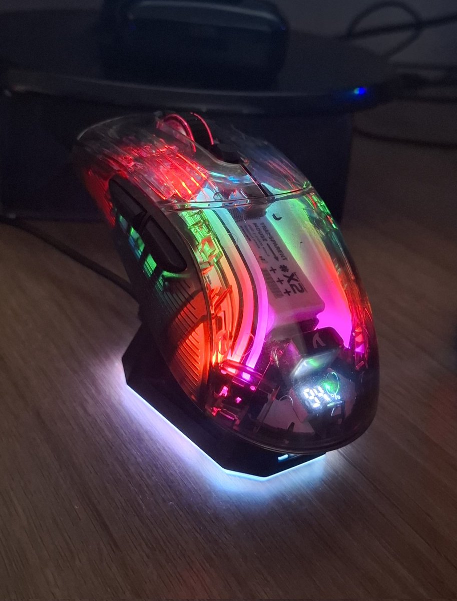 AndLuisM's tweet photo. @blognaointendo Meu mouse em 2025 todo transparente  🥺 https://t.co/wtCzSoNH3i