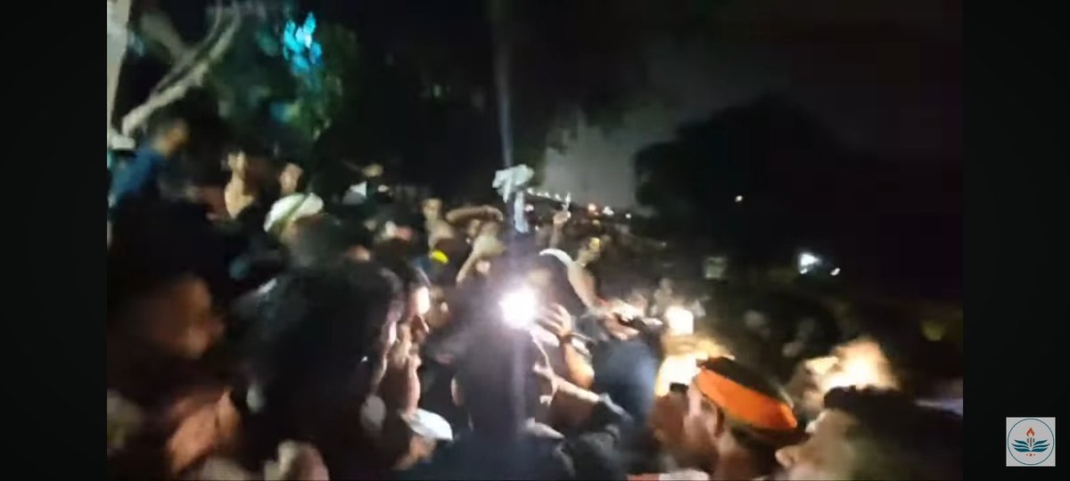 Sanatanikitty's tweet photo. दिल्ली के रामलीला मैदान में भारी संख्या में बेरोजगार इकट्ठा हुए हैं, 

अपने हक और अधिकारों के लिए लेकिन छात्रों के साथ मारपीट की खबरें आ रही है।
#sscprotest2025
#ssc_protest
#sscscam
#SSC_System_Sudhar
#SSC_VENDOR_FAILURE https://t.co/wRdmPUZTwX