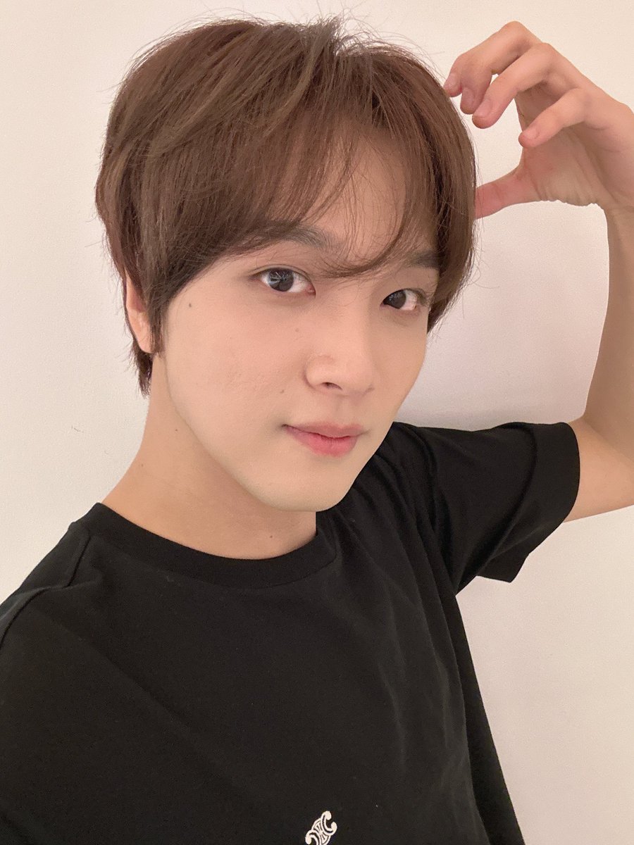 hyeokfs's tweet image. HAECHAN BBL 🐻💬

“today’s haechan”
“why don’t i look innocent”
“it’s dream’s 9th anniversary”
“time really flies… i’m getting old…”
“i first saw jeno in a dream and i've sen him for 12 years”
“woah, it’s been a while lee donghyuck”
“i couldn’t have done it without you guys on…