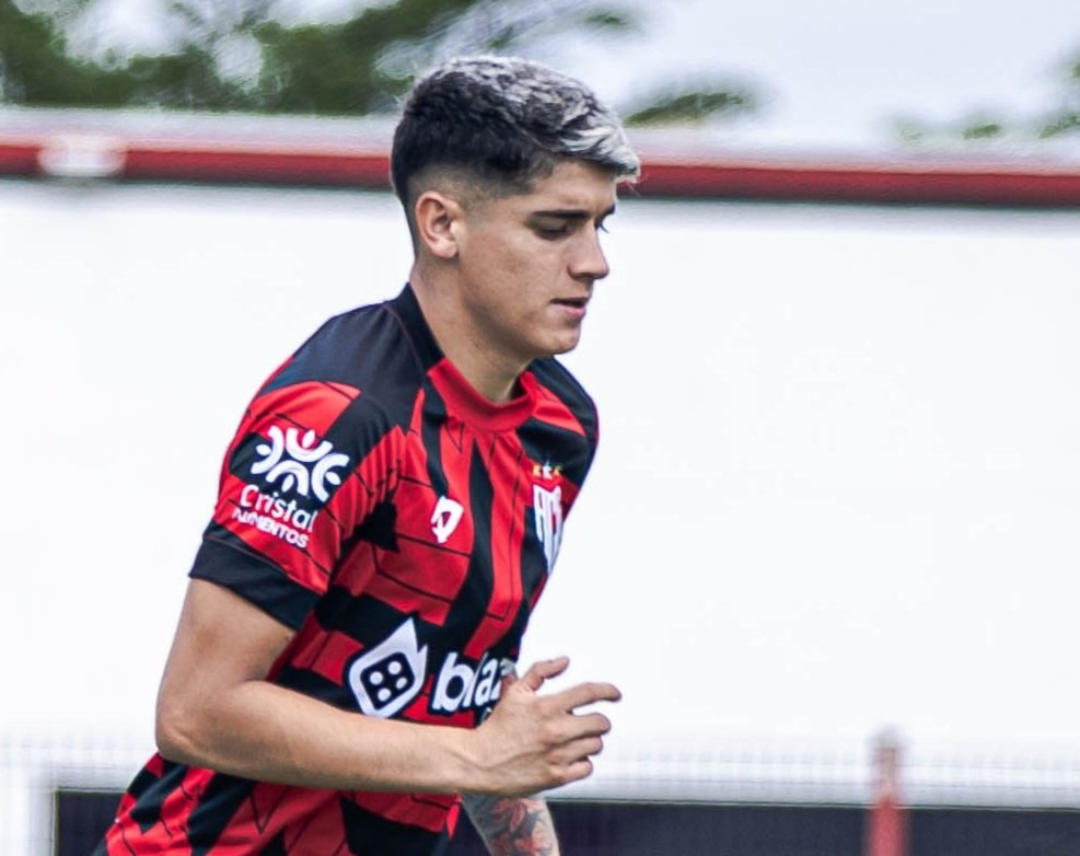 🚨 Atención 🚨

El futbolista chileno Angelo Araos está muy cerca de ser nuevo jugador de la Franja. 😱🎽

Las negociaciones están avanzadas. ✅

Jugador que se desenvuelve como medio ofensivo o media punta.

¿Les gusta?

Prim. <a href="/OmarCr95/">Omar Cr 🤘</a>