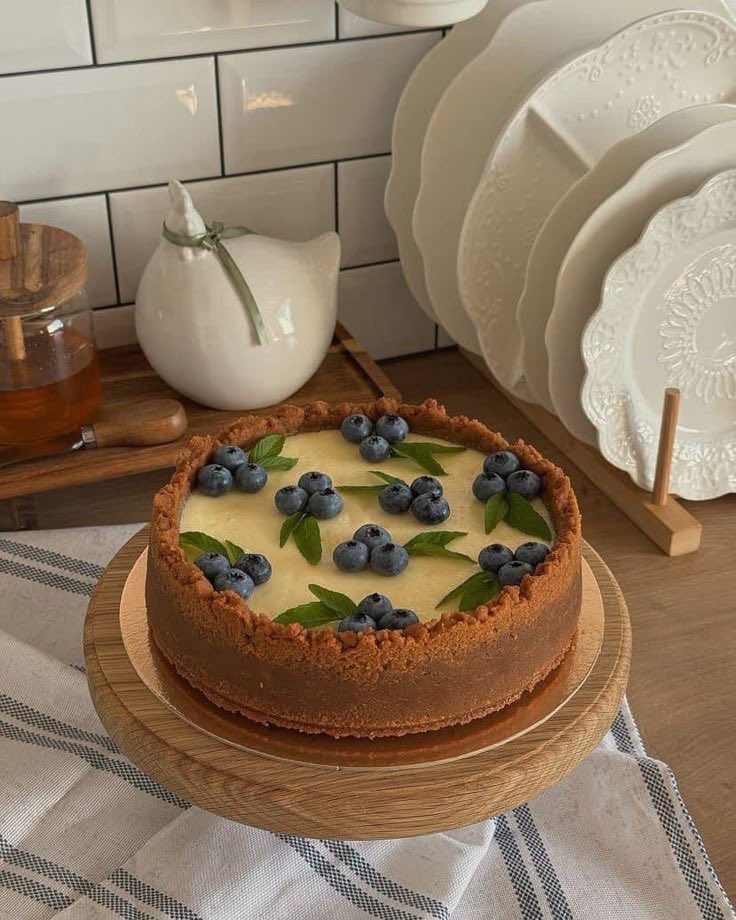 esperando meu namorado em casa com um bolo