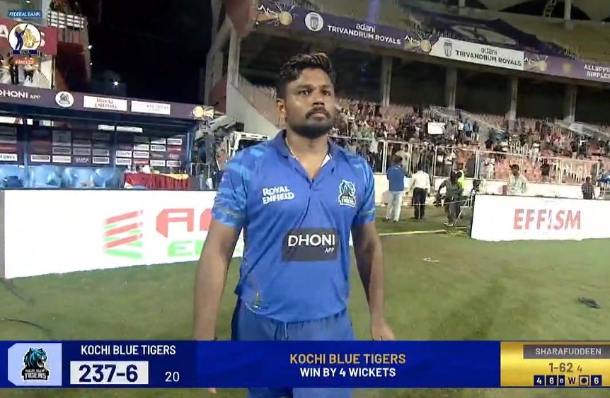 Everyone running to celebrate 
Meanwhile Ice cool Sanju🥶