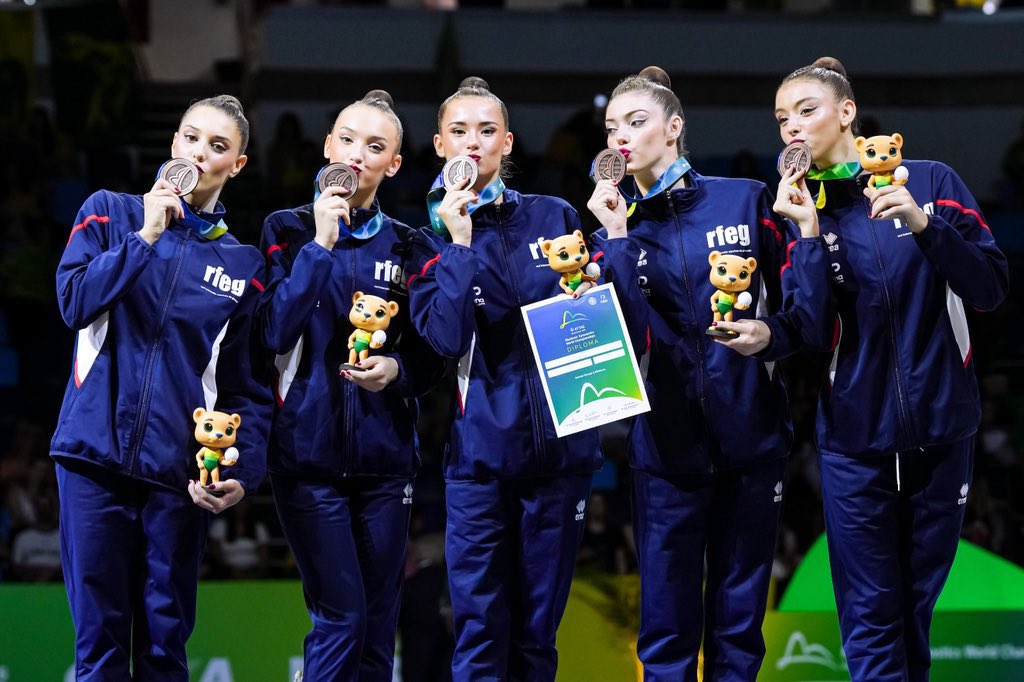 🥉 ¡Marchando otra 𝙢𝙚𝙙𝙖𝙡𝙡𝙖 para este 𝙀𝙌𝙐𝙄𝙋𝘼𝙕𝙊!

😍 El conjunto español logra su segundo bronce en este Campeonato del Mundo.

💪 Esta vez, en la final de cinco cintas. ¡Felicidades!