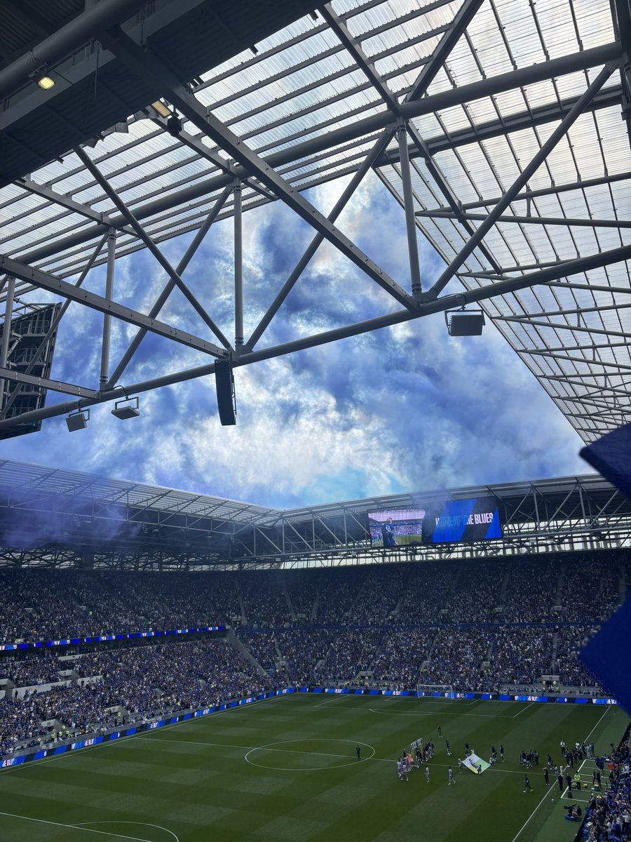 evertonian6's tweet image. Experienced the work of a true genius today! It’s perfect @Meisarch Thank you! 🙏🏻💙 #HillDickinsonStadium #BramleyMoore #EvertonStadium