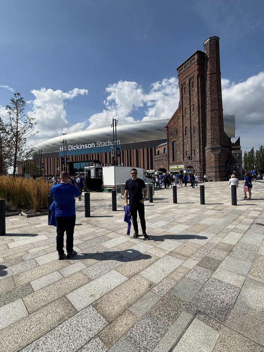 evertonian6's tweet image. Experienced the work of a true genius today! It’s perfect @Meisarch Thank you! 🙏🏻💙 #HillDickinsonStadium #BramleyMoore #EvertonStadium