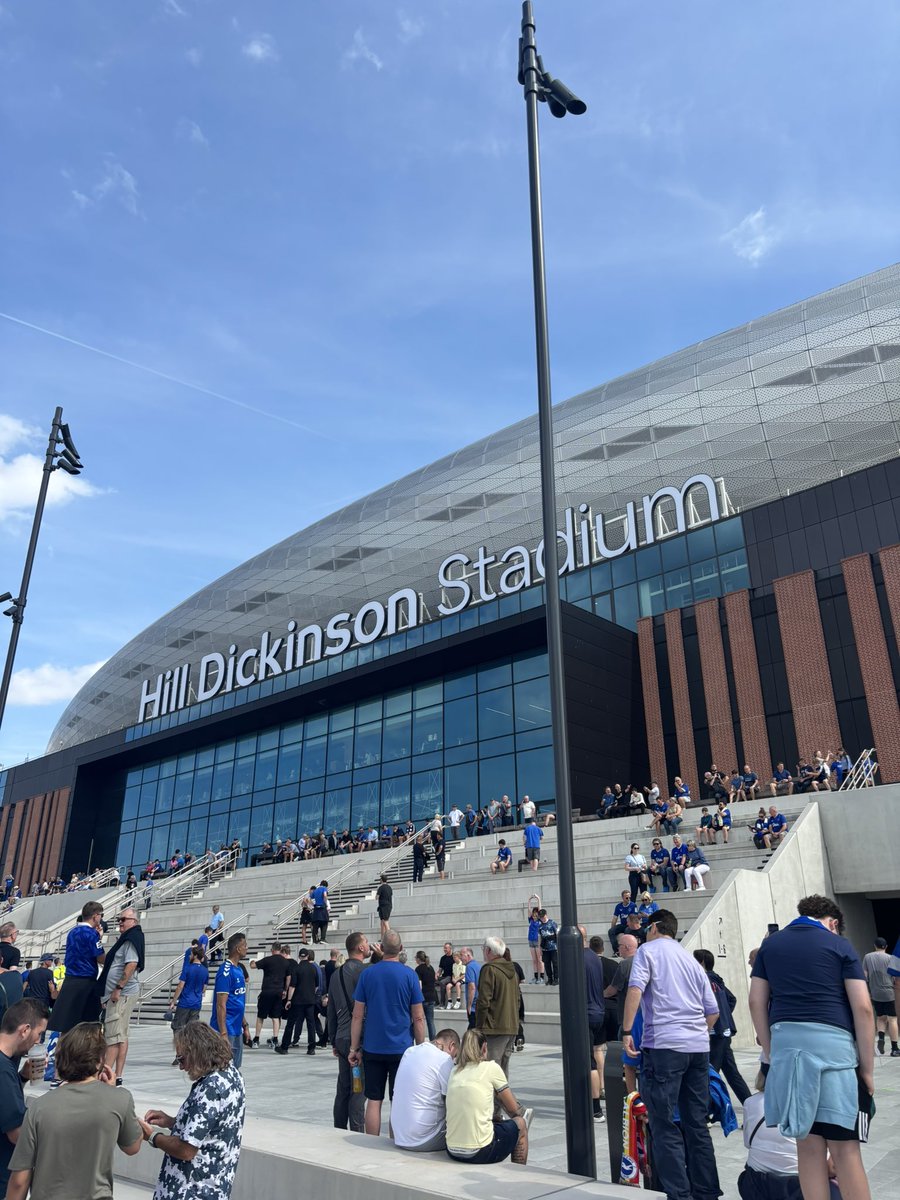 evertonian6's tweet image. Experienced the work of a true genius today! It’s perfect @Meisarch Thank you! 🙏🏻💙 #HillDickinsonStadium #BramleyMoore #EvertonStadium