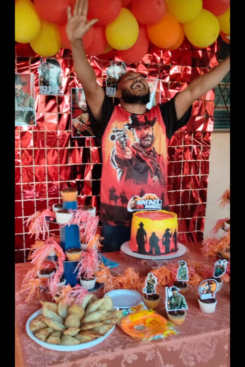 لا تسمي روحك فان ريد ديد وتقول لن تصبح ريد ديد وانت ما سويت مثل خوينا ذا

ذا الوحيد الي يستاهل يسمي نفسه فان 😂😂