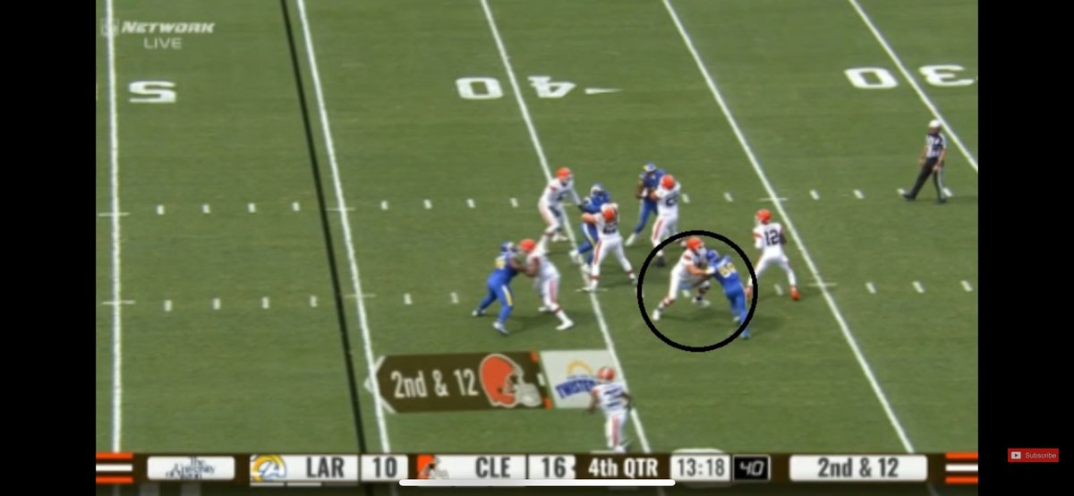 CodDoctorDO's tweet image. This is what separates a cerebral pocket passer vs an improvising scrambler at QB. Wide open check down if he steps up in the pocket but he runs backwards 20 yards #shadeursanders