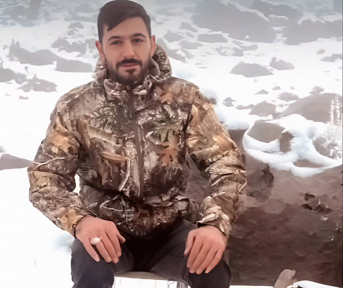 #حرف_آخر
کساییکه تو این موقع حساس و مهم که  بهترین فرصت ممکنه برای نابودیه رژیمه از حواشی مینویسن و تایم رو به حاشیه میبرند یه مشت احمقن که آبروی براندازان رو میبرن حالا هر کی میخوایی باشی باش .
بیاین به صف شین و از شجاعان ایران خجالت بکشید ، بیاین !
#به_خیابان_برگردیم