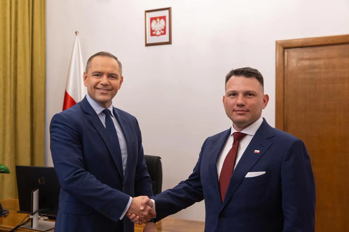 U niektórych zdziwienie, że Prezydent nie pozwoli rządowi na podwyższenie akcyzy na alkohol i podatku cukrowego. Karol Nawrocki traktuje swoje zobowiązanie z deklaracji toruńskiej poważnie w przeciwieństwie do „cóż szkodzi obiecać”. Dzięki głosom wyborców Mentzena wygrał wybory